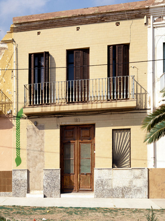 Cabañal house with a braid painted on its facade. Foto