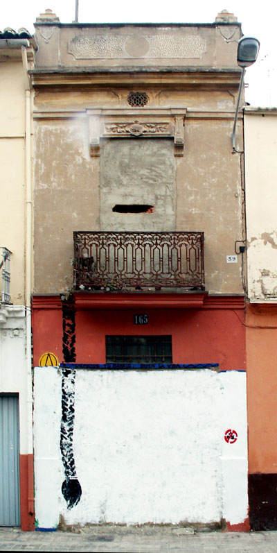 Cabañal house with a braid painted on its facade. Foto