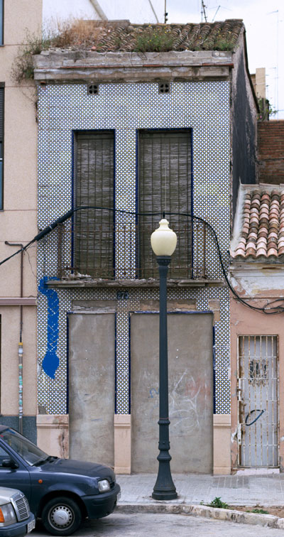 Cabañal house with a braid painted on its facade. Foto