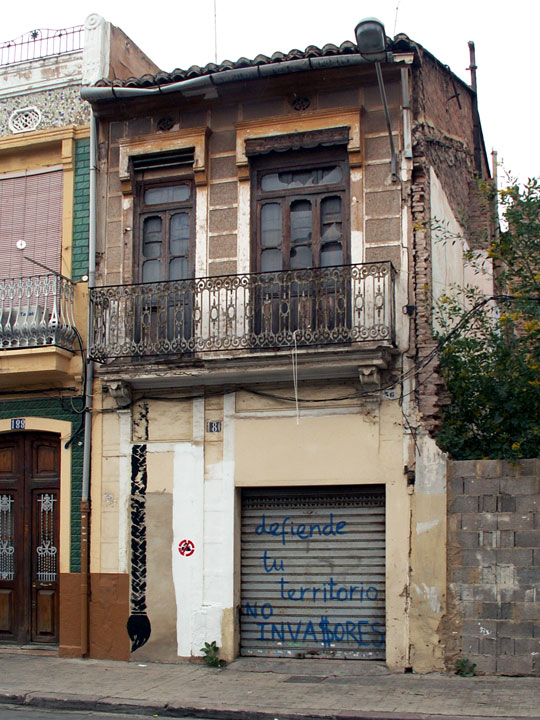 Cabañal house with a braid painted on its facade. Foto