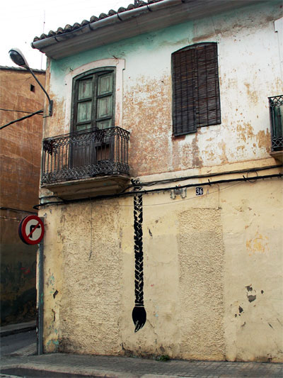 Cabañal house with a braid painted on its facade. Foto